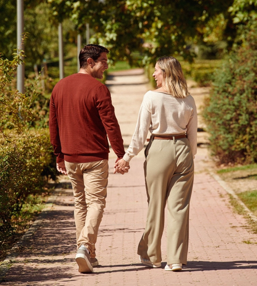 Pareja reflexionando sobre su relación